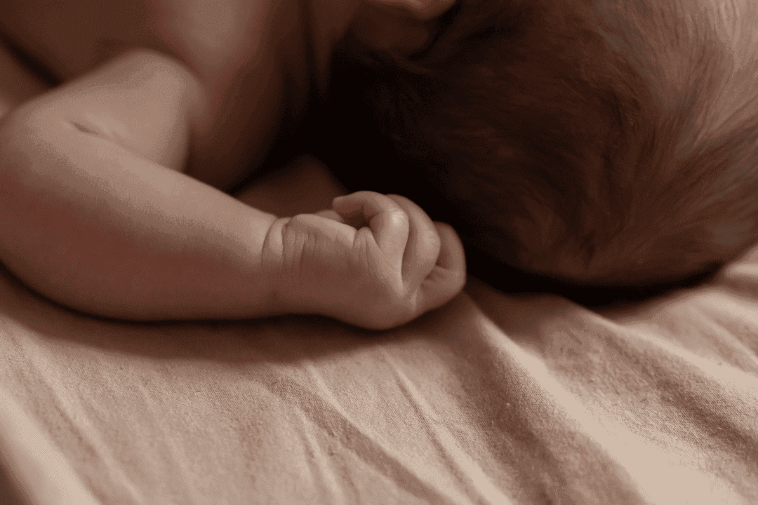 Kind mit Geburtsgebrechen